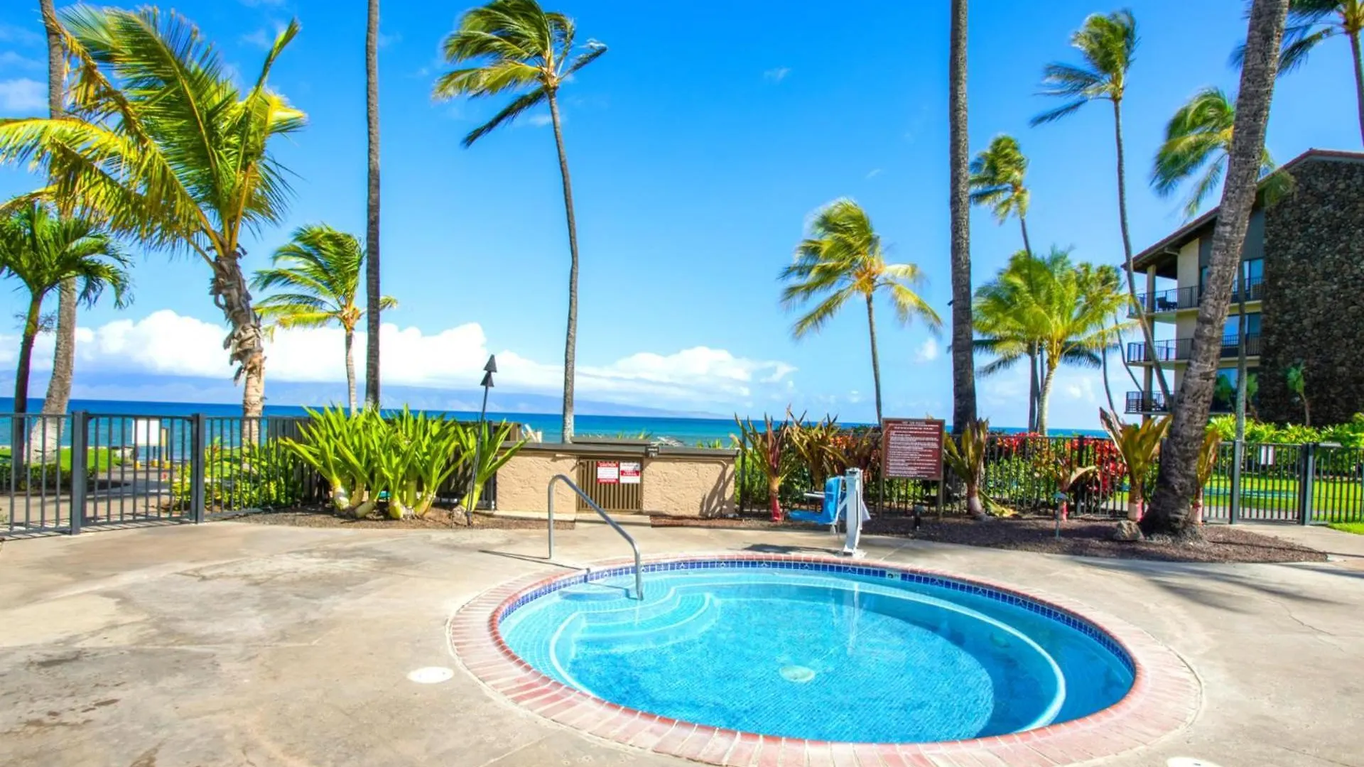 Kbm Resorts Free Car Papakea Ocean View Renovated Studio Pke-304 Kaanapali Appartement
